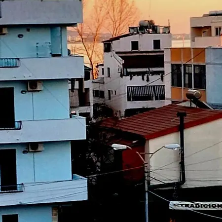 Apartment светлый с открытым балконом на пляже Durres