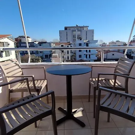 светлый с открытым балконом на пляже Apartment *